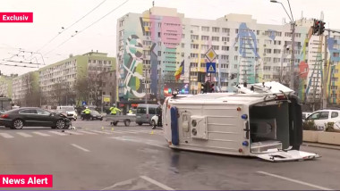 O ambulanță s-a răsturnat în centrul Capitalei
