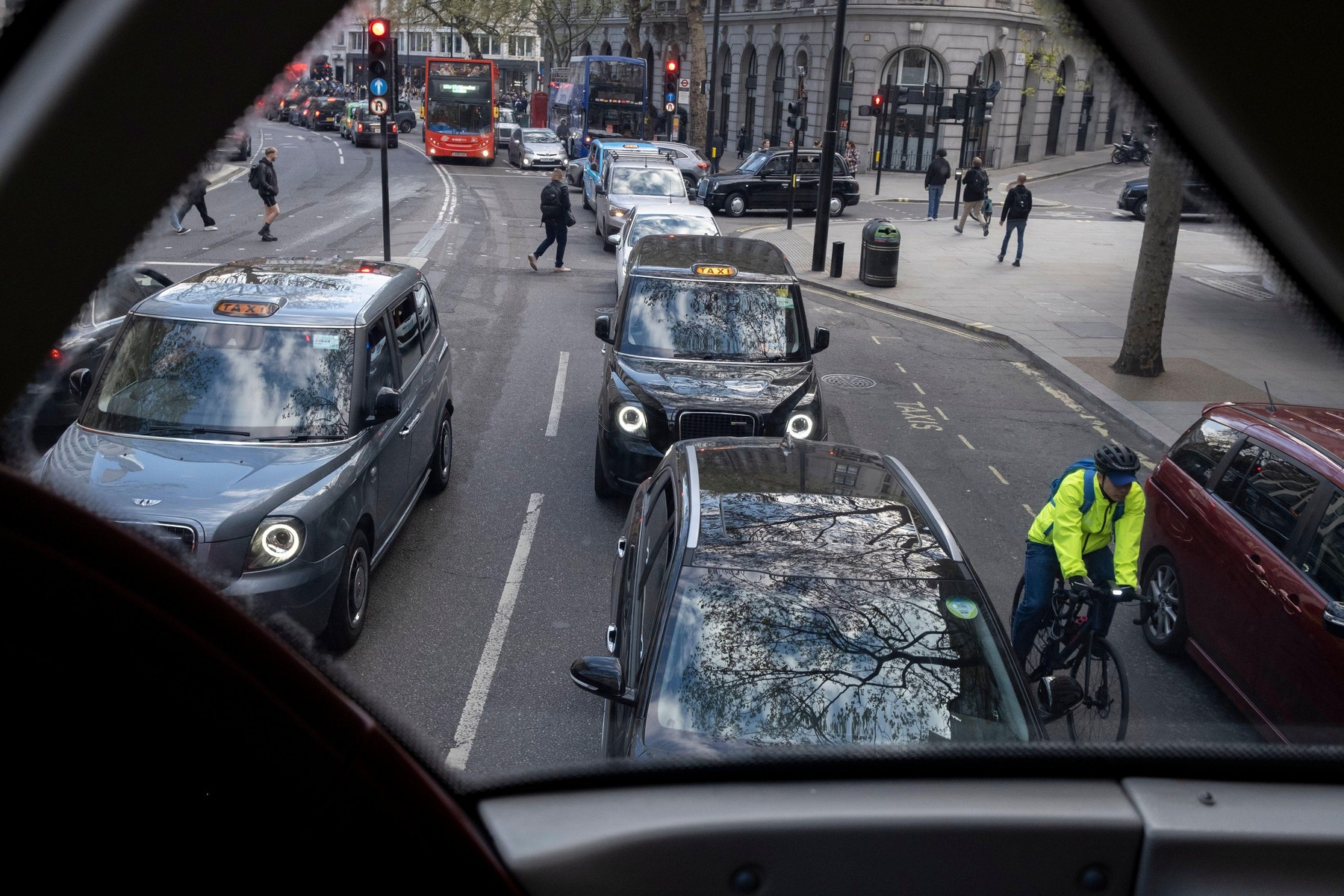 Sondaj: 65% dintre șoferii britanici spun că bicicliștii agresivi sunt o amenințare pentru siguranța lor