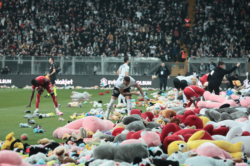 Besiktas Fans Throw Toys For Earthqauke Children