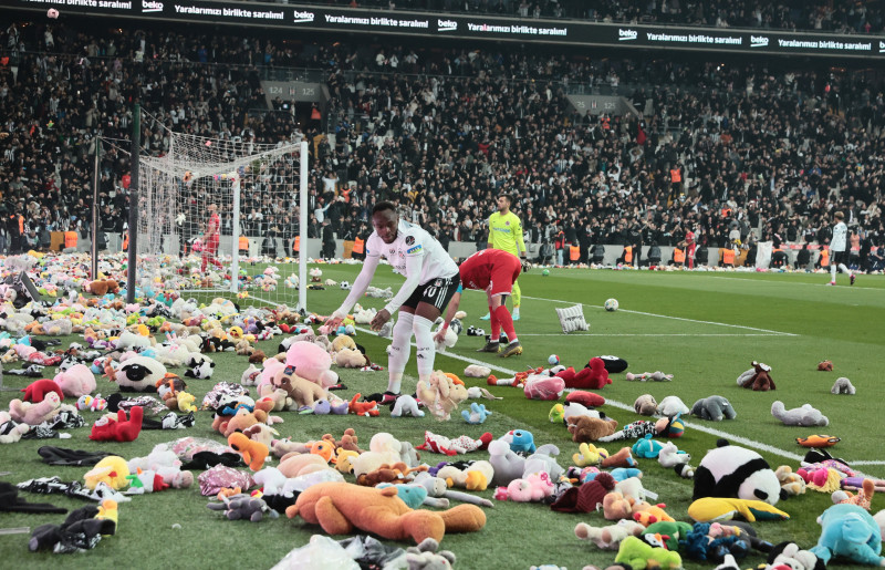 Besiktas Fans Throw Toys For Earthqauke Children