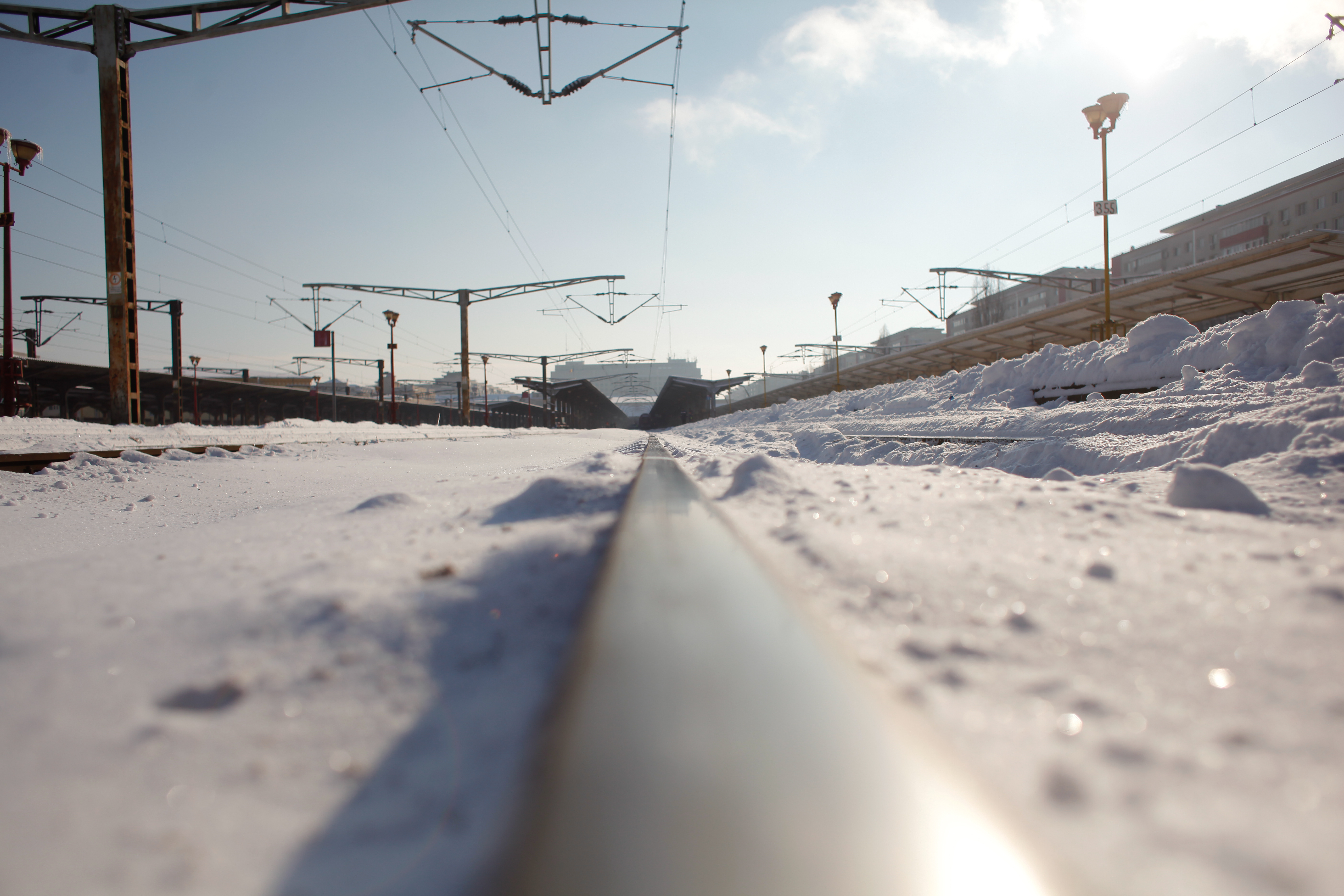 CFR: Trenurile înaintează greu în nordul ţării din cauza zăpezii
