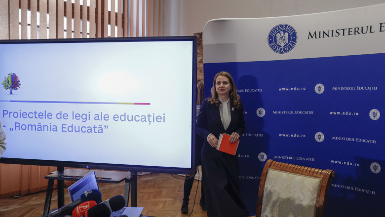 Ministrul Educației, Ligia Deca, vorbește într-o conferință de presă la București, pe 27 februarie 2023.