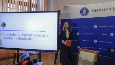 Ministrul Educației, Ligia Deca, vorbește într-o conferință de presă la București, pe 27 februarie 2023.