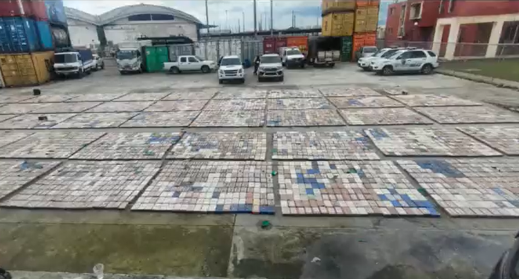 Cocaină de 330 de milioane de dolari descoperită într-un transport de banane din Ecuador