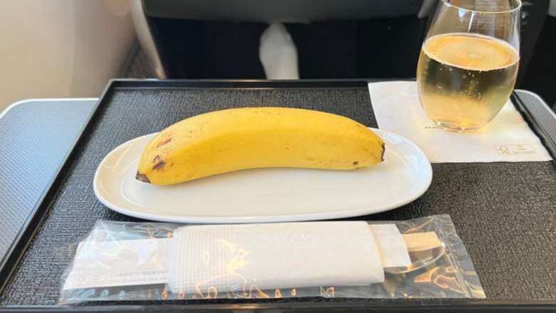 banană servită în avion la meniul vegan