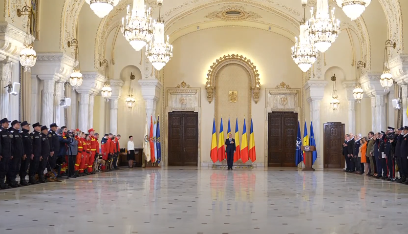 Salvatorii ISU care au intervenit în Turcia, decorați la Cotroceni. Iohannis: Rezultatele misiunii dumneavoastră sunt neprețuite