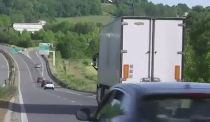 Șofer român de TIR, amendat cu peste 5 milioane de euro în Franța. El a primit și un an de închisoare
