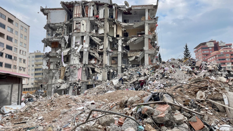 Ruinele unei clădiri afectate de cutremurul din 6 februarie 2023 din Turcia.
