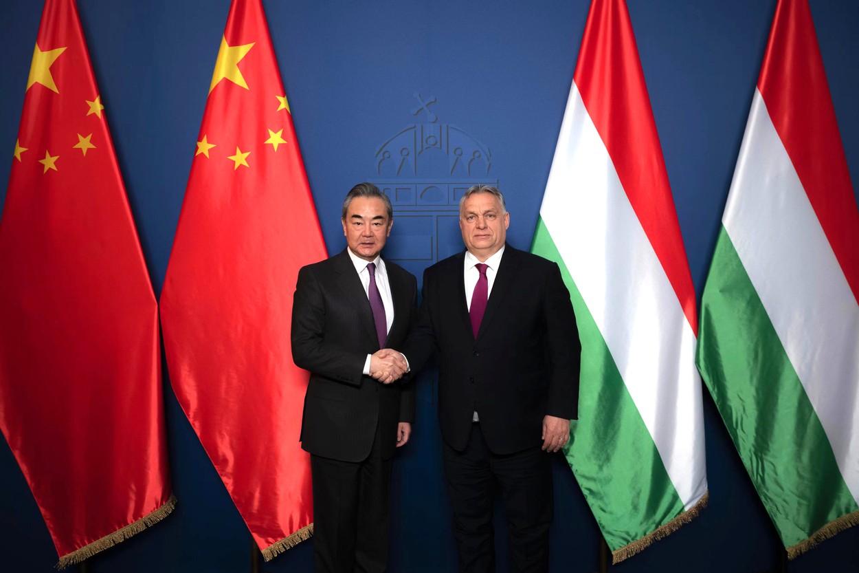 China şi Ungaria se declară gata să coopereze pentru "a pune capăt războiului" din Ucraina