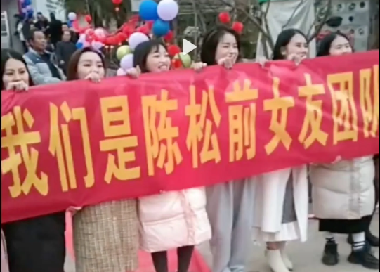 Un bărbat din China s-a trezit la nunta lui cu șase dintre fostele iubite care au organizat un protest: „Astăzi te vom distruge”