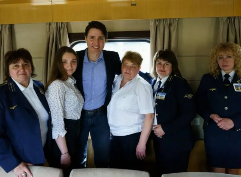 Justin-Trudeau-tren-ucraina