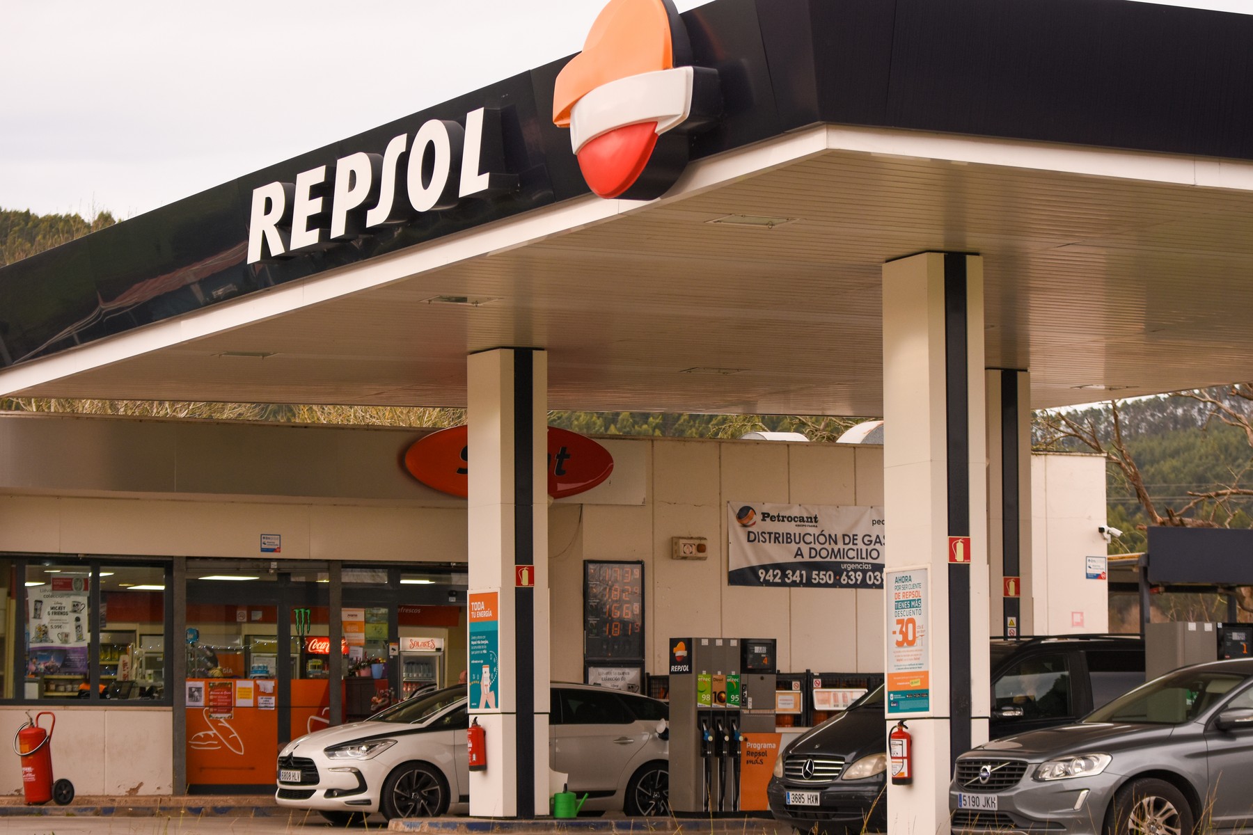 Spania vrea să obțină 6 miliarde de euro de la companiile din energie și bănci până în 2024. Companiile contestă taxa de solidaritate
