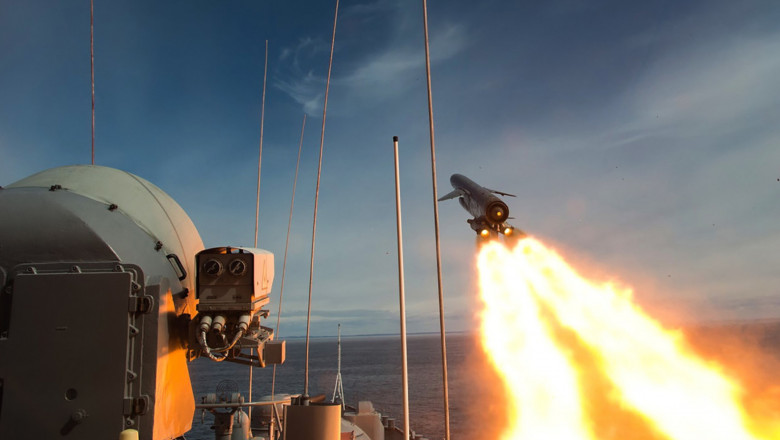 Lansare a rachetei Zircon de pe o fregată rusească