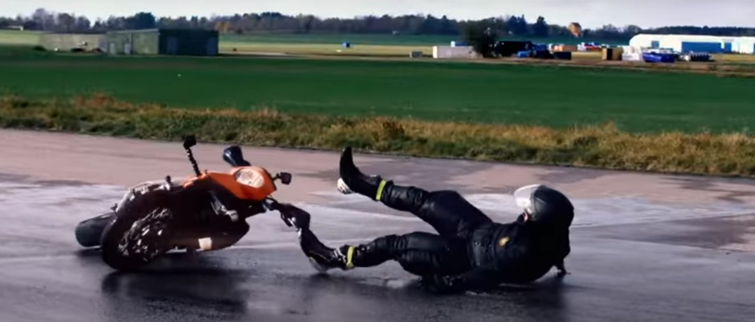 O companie suedeză a inventat blugii cu airbag-uri pentru motocicliști. Aceștia au un sistem de conectare cu vehiculul