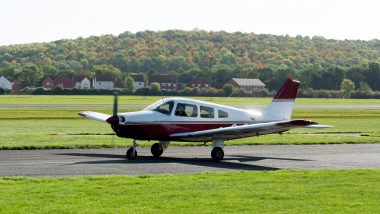 avion Piper-PA-28 pe pista