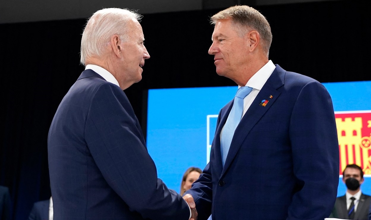 Iohannis a ajuns la Varșovia la întâlnirea cu Biden și liderii formatului „București 9”. La discuții participă și Maia Sandu