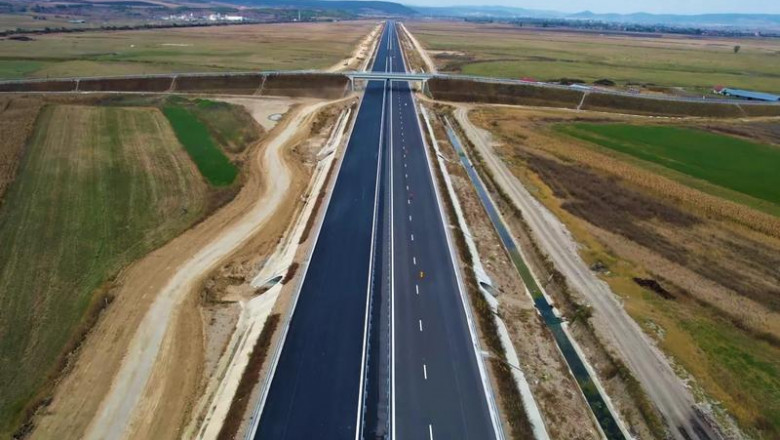 Autostrada Sebeș-Turda din care s-a prăbușit o margine nu mai poate fi redeschisă în martie, din cauza unei probleme "imprevizibile"