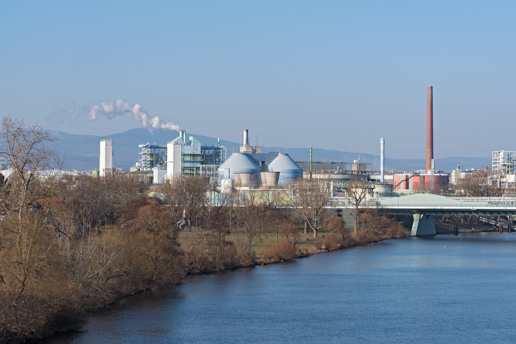 Investigație jurnalistică: 17.000 de zone din Europa sunt contaminate cu poluanți „eterni”. Compușii chimici au ajuns și în corpul uman