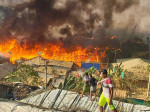 Incendiu devastator într-o tabără de refugiați rohingya din Bangladesh (4)