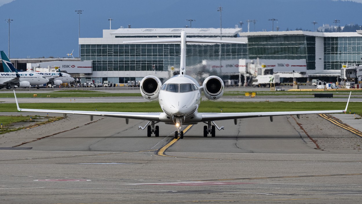 Aterizare de urgență a unui avion american cu destinația Amsterdam. 25 de persoane au fost rănite din cauza turbulențelor puternice