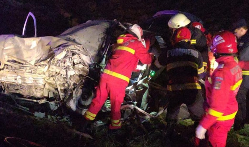 FOTO. Patru morţi şi trei răniţi într-un accident produs pe DN 65