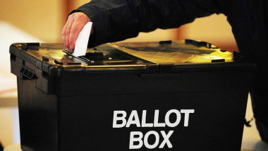 urna de vot la referendum in irlanda