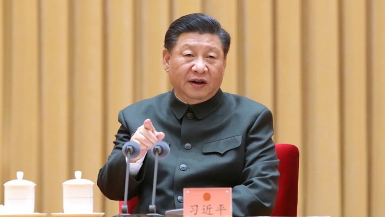 Xi Jinping arată cu degetul