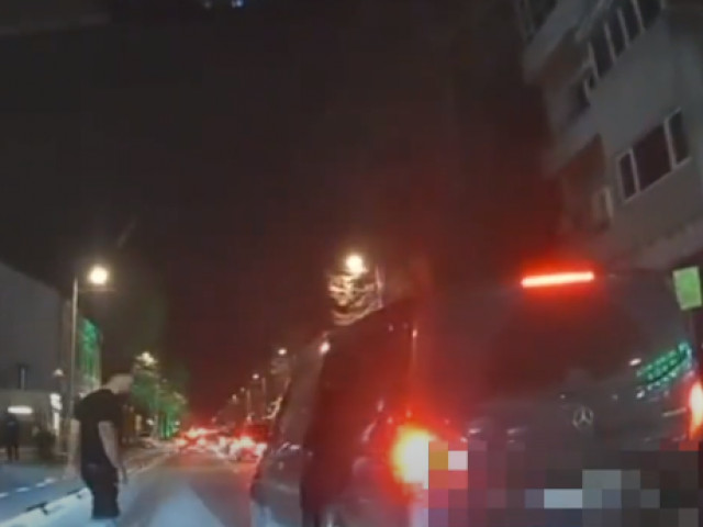 VIDEO.  The moment when the scandal guy from Constanța grabbed a driver, but came face to face with masked men who got out of the car