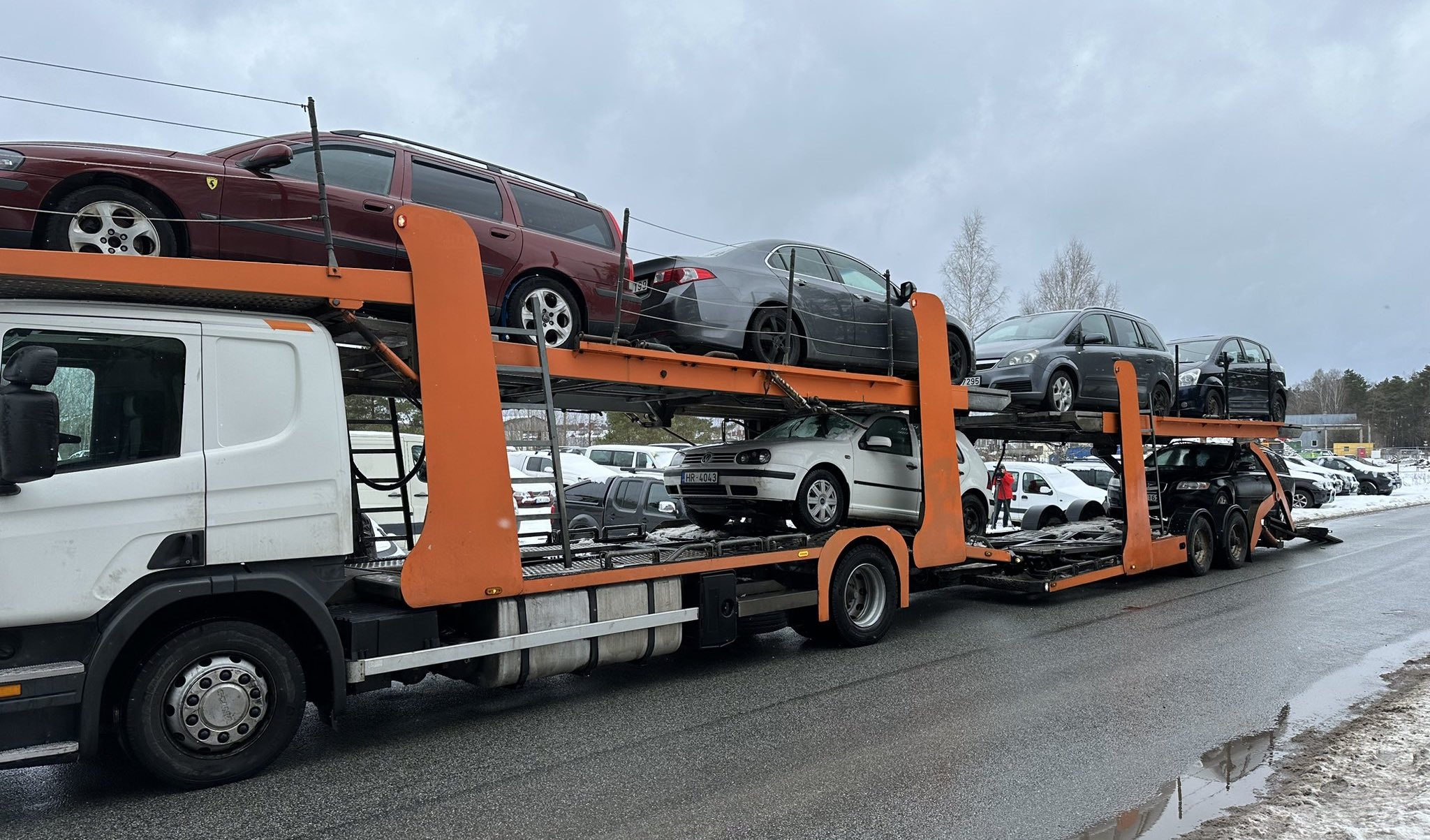 Letonia confiscă mașinile șoferilor prinși beți și le trimite în Ucraina. „Statul nu le poate vinde la fel de repede cât beau oamenii”