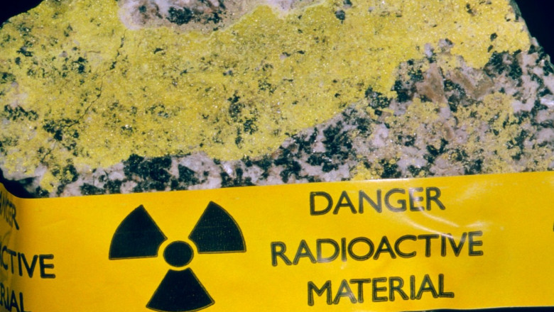 bandă galben care avertizează cu privire la material radioactiv