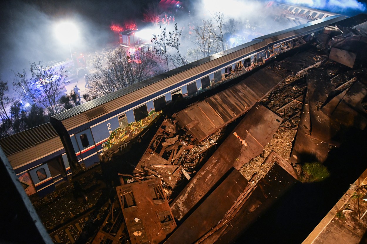 32 de morți și 85 de răniți după ce două trenuri s-au ciocnit în Grecia. Spitalele din Salonic și Atena sunt în alertă
