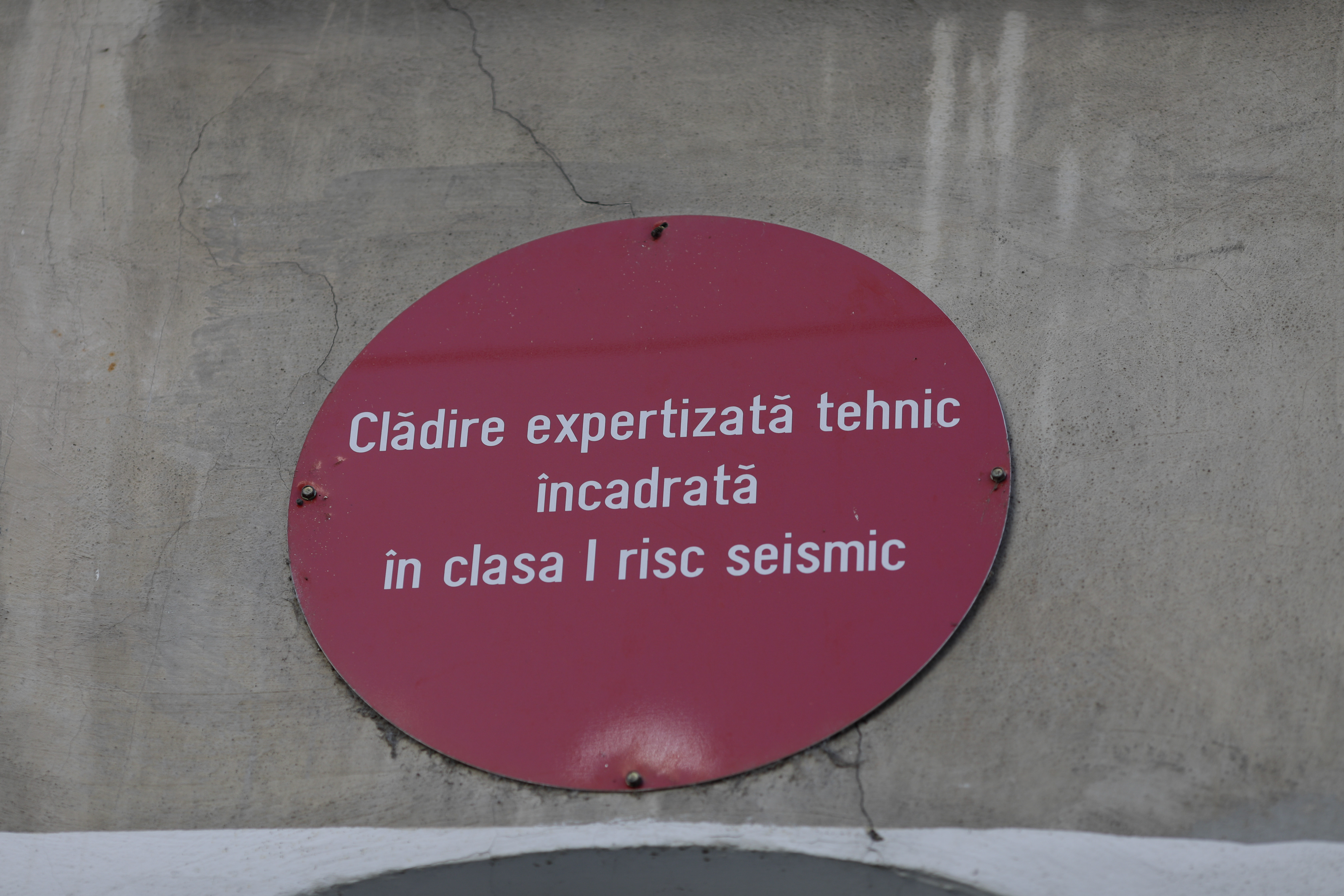 Ministerul Dezvoltării a ales primele 50 de clădiri cu risc seismic pentru care va finanţa consolidarea. Printre ele sunt 19 şcoli