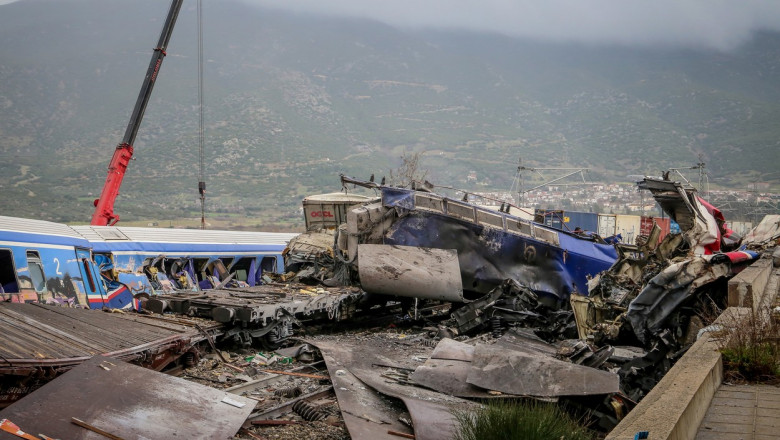 38 de oameni au murit și 85 au fost răniți, după ce două trenuri s-au ciocnit în Grecia.
