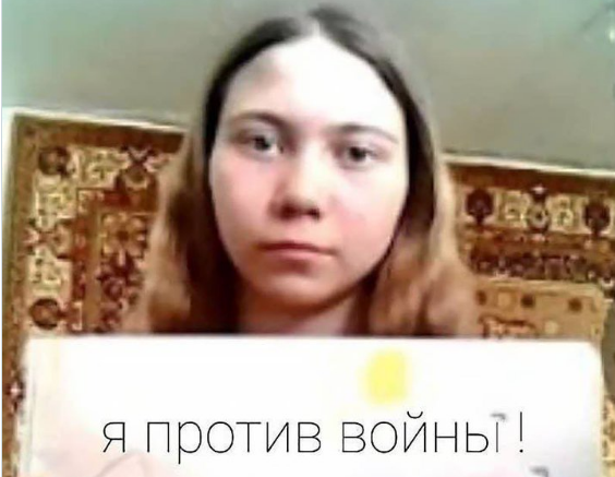 Povestea fetiței de 12 ani din Rusia trimise la orfelinat după ce a făcut un desen anti-război. Tatăl ei, bătut și arestat de FSB