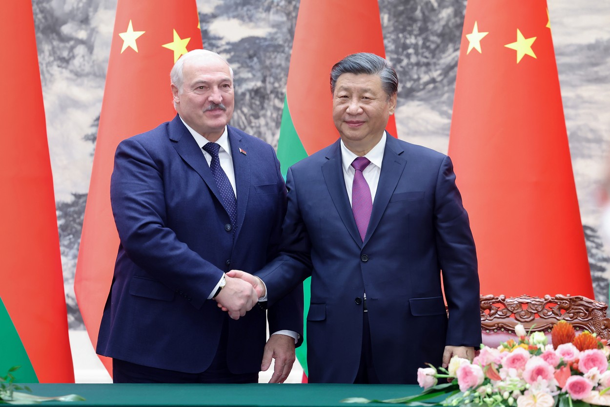 Lukaşenko spune că sprijină planul chinez pentru pace în Ucraina: "Ar trebui să prevină alunecarea într-o confruntare globală"