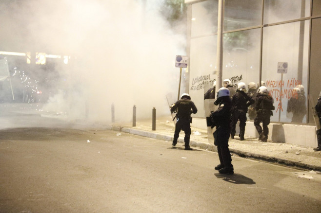 Griechenland - Athen, Nach dem ZugunglĂĽck in Tempi auf der Bahnstrecke zwischen Athen und Thessaloniki kommt es in Athen