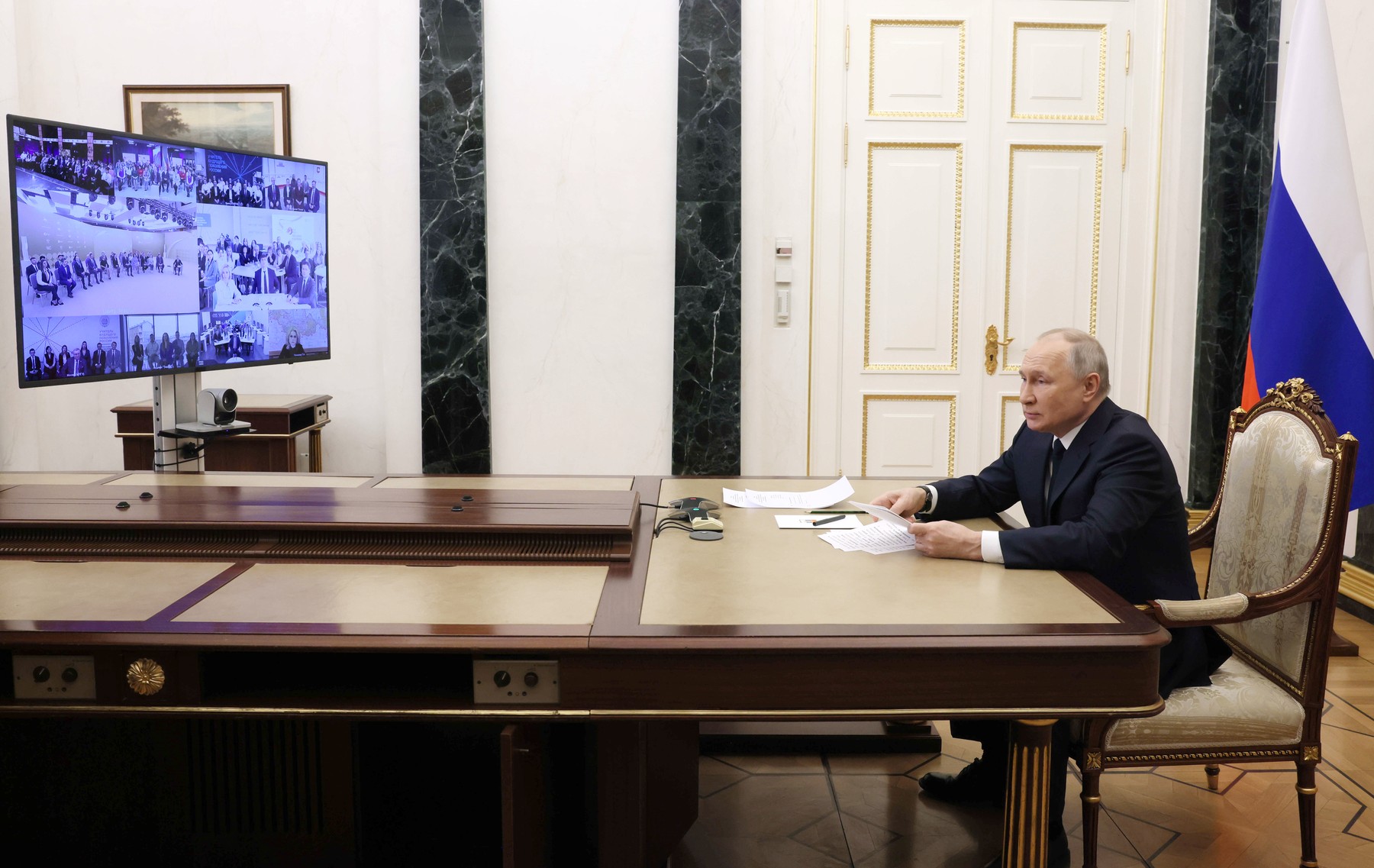 Putin spune că „neonaziștii" care ar fi atacat civili în Briansk sunt „teroriști”. Un grup de voluntari ruși revendică atacul