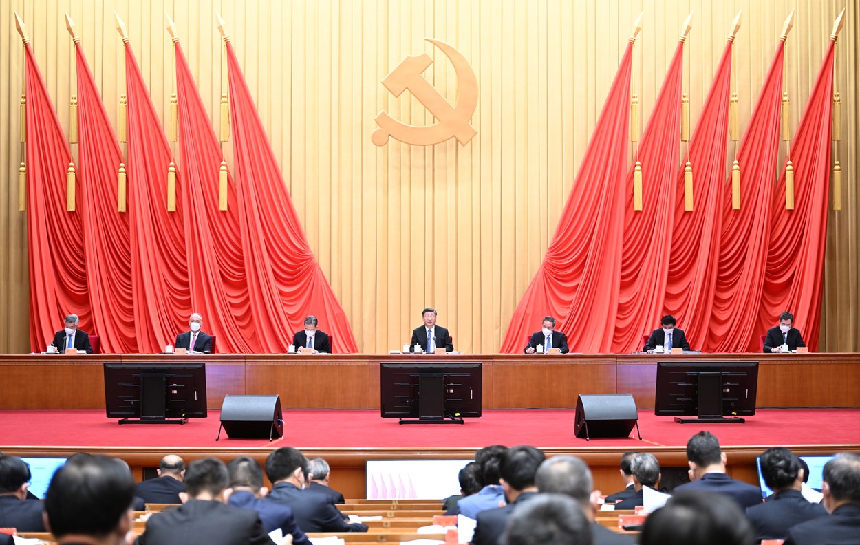 Bancherii chinezi au fost avertizați să urmeze linia Partidului Comunist și să-și schimbe stilul de viaţă „hedonist”