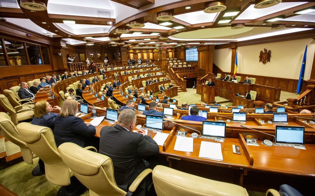 Limba română devine limba oficială în Republica Moldova. Parlamentul de la Chișinău a adoptat legea