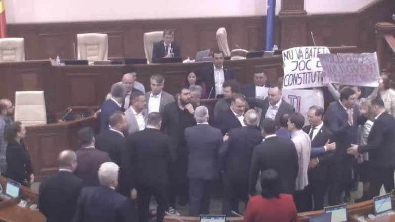 Îmbrânceli în Parlamentul Republicii Moldova