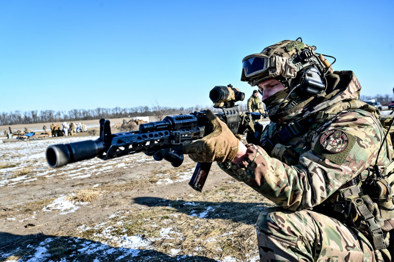 soldat ucrainean la antrenamente