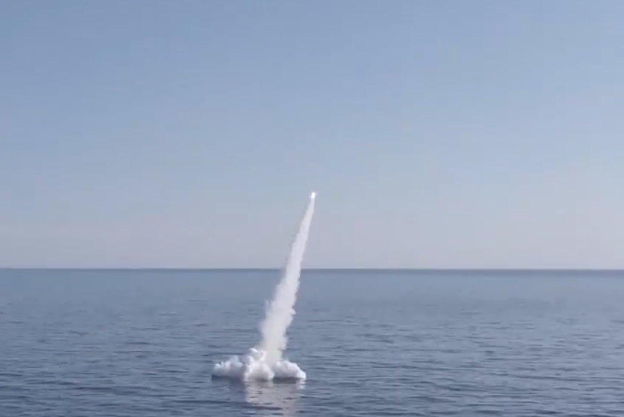 Rusia a testat în Marea Japoniei o rachetă Kalibr care a lovit o țintă terestră la peste 1.000 de kilometri