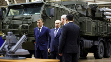 Tula, Russia. 23rd Dec, 2022. Russian President Vladimir Putin, center, Tula Region governor Alexei Dyumin, left, and Alexei Visloguzov, general director of Shcheglovsky Val inspect Russian made weapon systems during a visit to the Instrument Design Burea