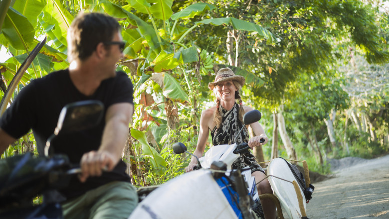 Autoritățile din Bali vor să le interzică turiștilor să mai circule cu motociletele