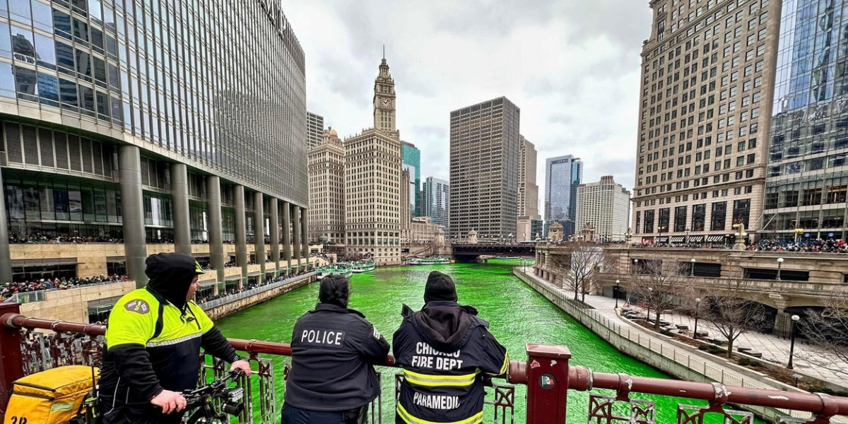 Chicago River turns bright green for St Patricks Day parade