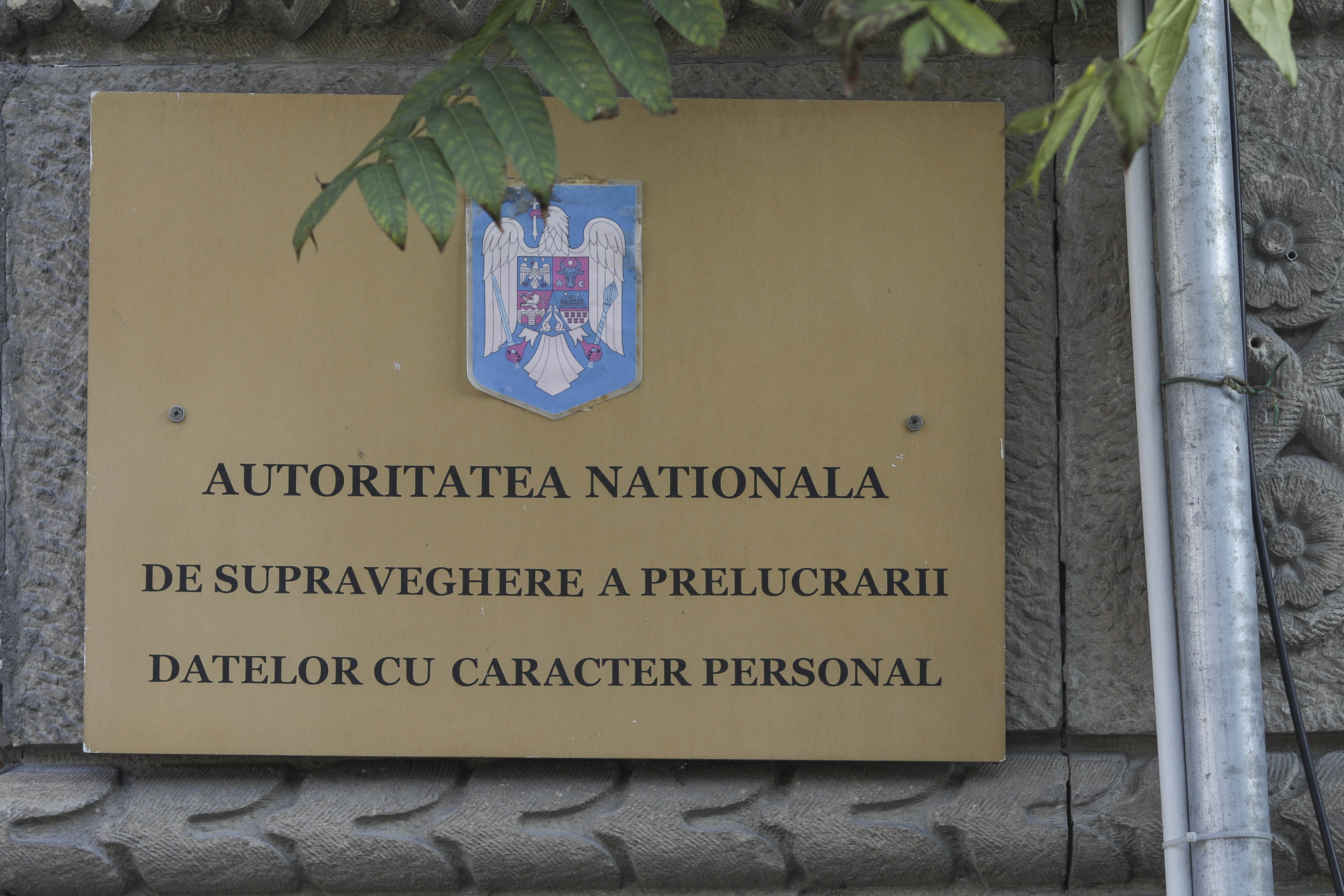 AUR şi USR au fost amendate pentru încălcarea securităţii datelor cu caracter personal