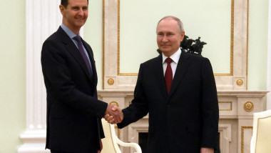 Assad dă mâna cu Putin la Kremlin