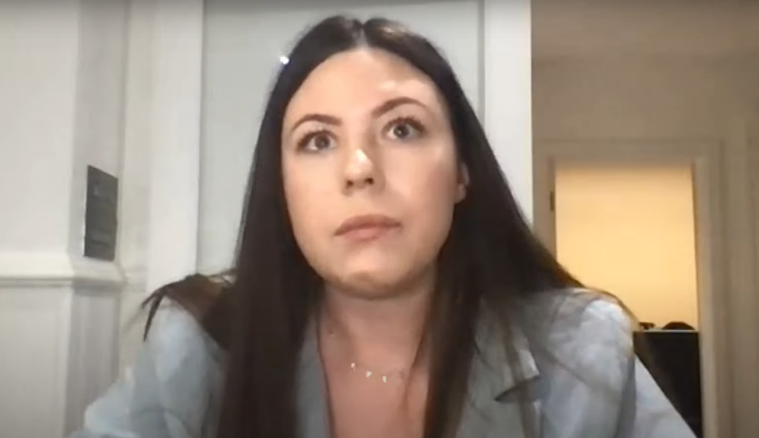 Câinele unui cercetător i-a întrerupt conferința video cu 30.000 de oameni când a început să vomite pe fundal