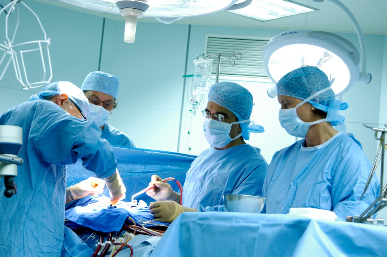 O femeie și-a donat uterul surorii sale. Este primul transplant de uter prelevat de la o donatoare în viață din Marea Britanie