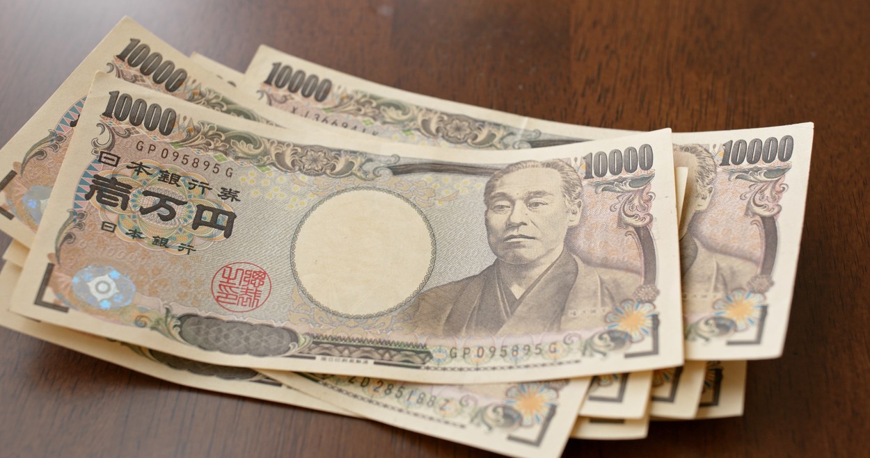 Japonezii din Tokyo au găsit anul trecut pe stradă 3,99 miliarde de yeni și i-au predat poliției. Ce se întâmplă cu banii